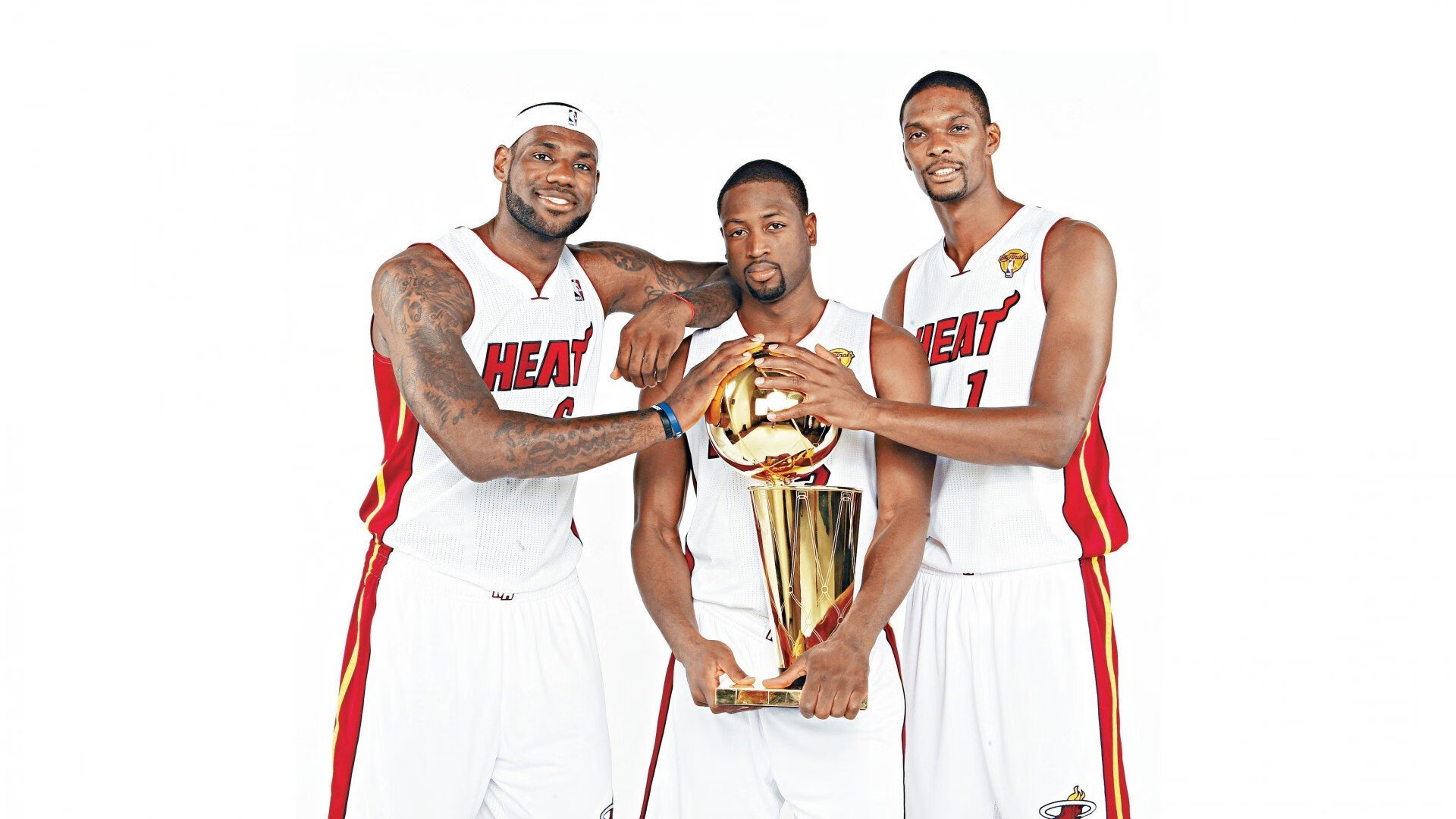 “2025世界运动会：高新体育中心武术选手拼技巧，精彩绝伦”