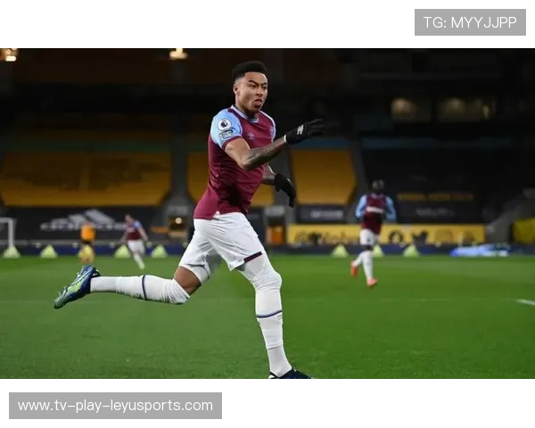 曲棍球选手半场奔袭带球50米破门