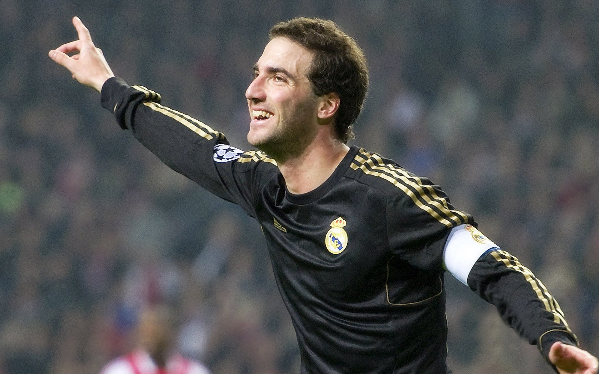 乐鱼官网-拜仁管理层稳定，为球队长远发展铺路，拜仁高管